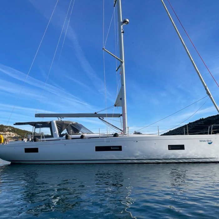 White Bird | Oceanis Yacht 54 photo 6