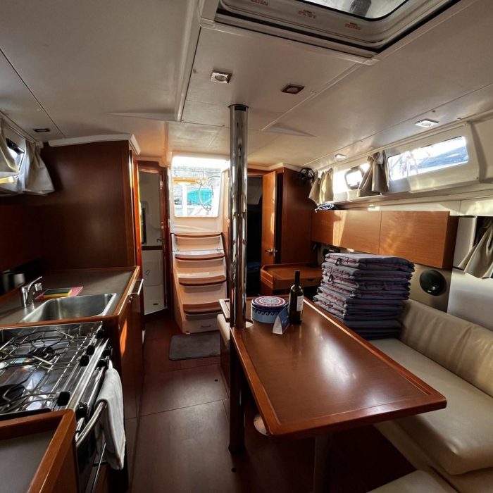 Albarosa | Oceanis 35.1 photo 4