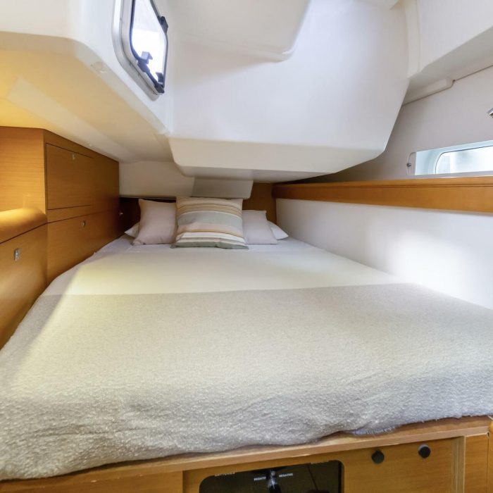 Idra - Solar Panel | Sun Odyssey 469 photo 12