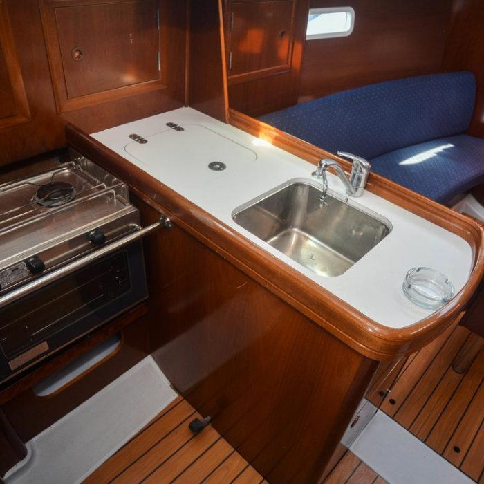 Despina | Oceanis Clipper 323 photo 11