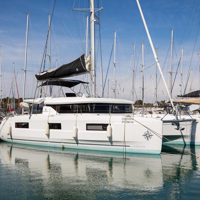 Long Island | Lagoon 46 photo 7
