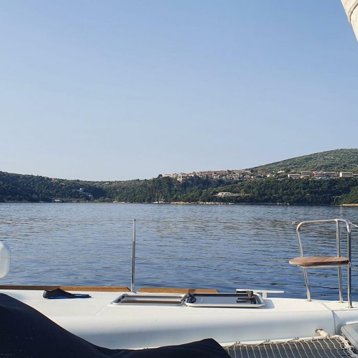 Evi | Lagoon 450 Fly photo 9