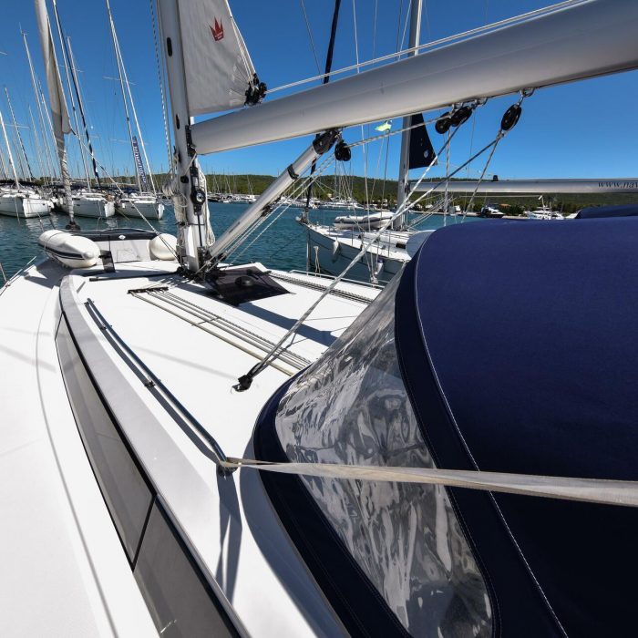 Bella | Bavaria C42 photo 3