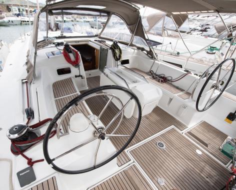 Giovanna | Sun Odyssey 519 photo 2