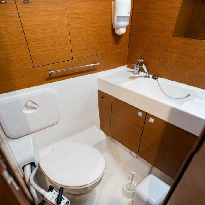 FILIPPOS I  Boat location in LEFKAS MARINA, D-marin  1 SUP FREE | Sun Odyssey 479 photo 20