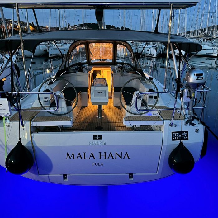 Mala Hana | Bavaria C38 photo 14