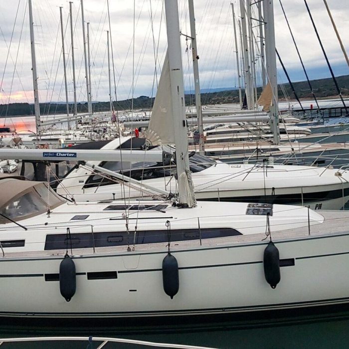Diana I | Bavaria 46 photo 5