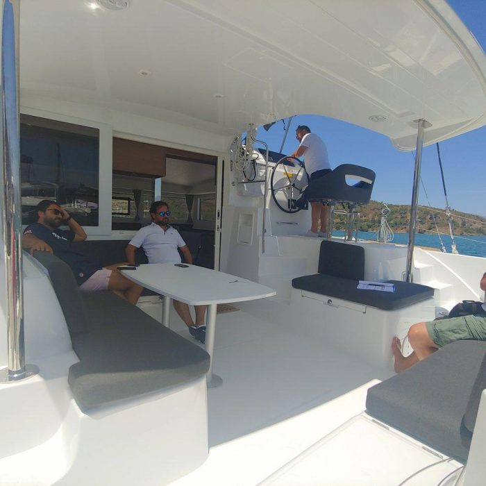 Leo | Lagoon 40 photo 8