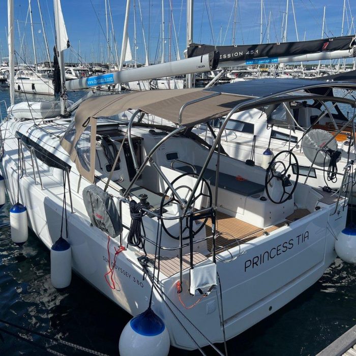Princess Tia | Sun Odyssey 380 photo 2