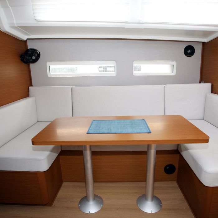 Deba | Sun Odyssey 410 photo 9
