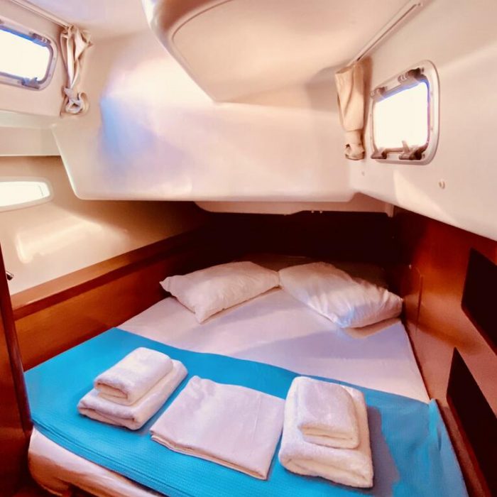 Pura Vida (Pax 12) | Oceanis 50 photo 12