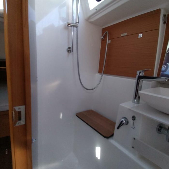 Triumph | Dufour 430 photo 24