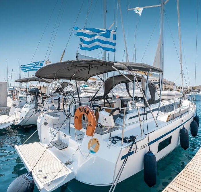 Avra | Bavaria C42 photo 4