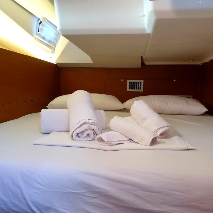 Maryann | Sun Odyssey 440 photo 8