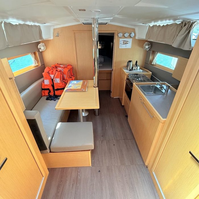Foxy | Oceanis 38.1 photo 6