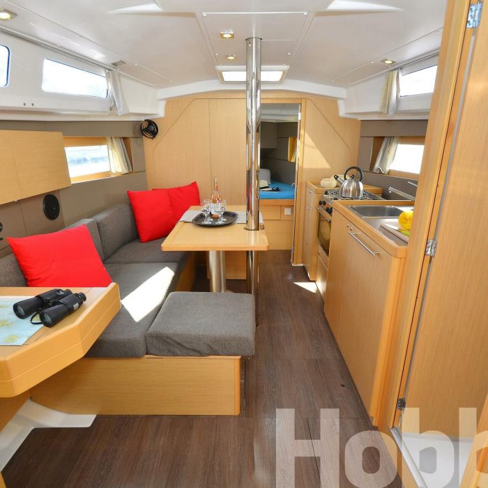 Hobbit | Oceanis 35 photo 22