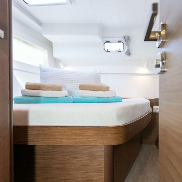 BYE BYE 2020 (air condition, generator) | Lagoon 40 photo 9