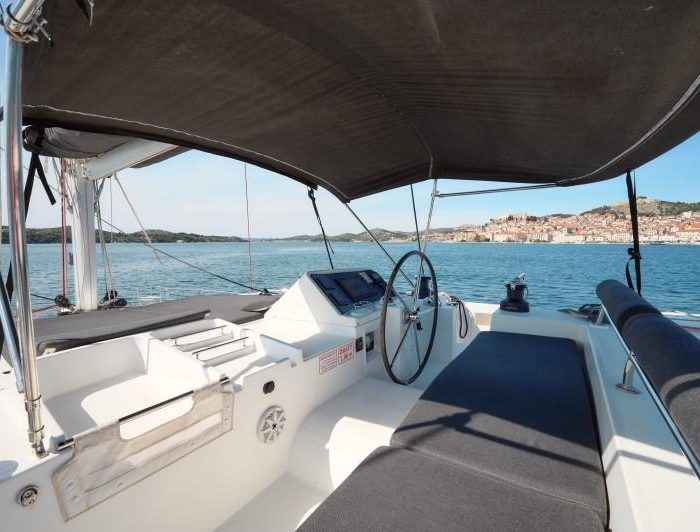 Zuzo 2 | Lagoon 450 photo 2