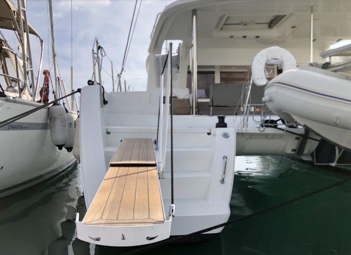 Azraq | Lagoon 450 Fly photo 18