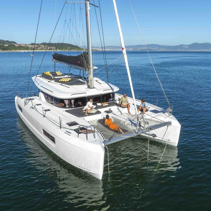 WHITE PEARL | Lagoon 43 photo 3
