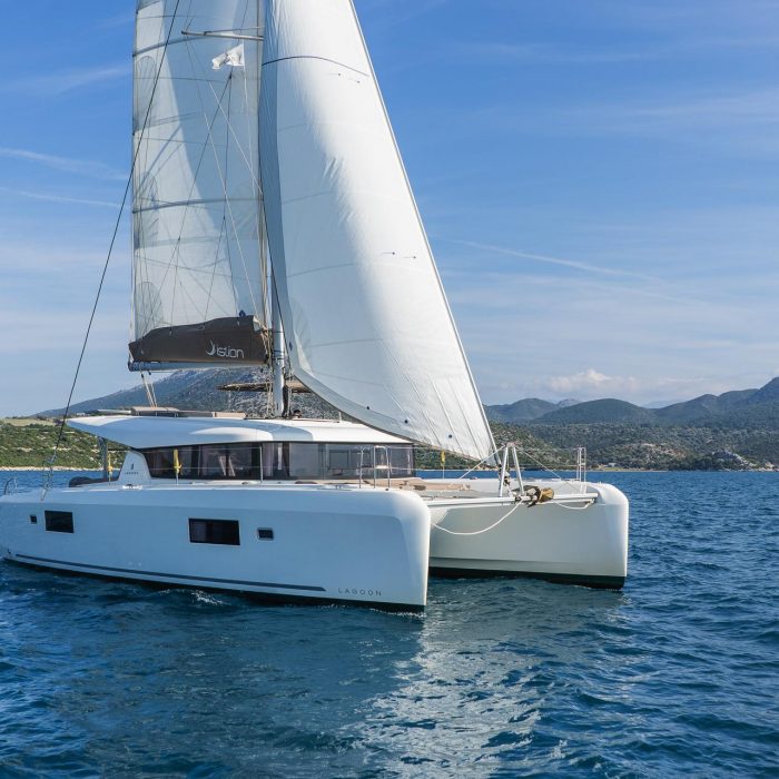 White Waves | Lagoon 42 photo 1 White Waves | Lagoon 42 photo 1