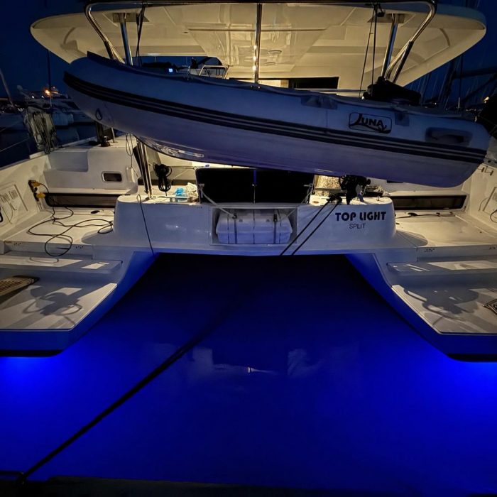 Top Light | Lagoon 42 photo 9
