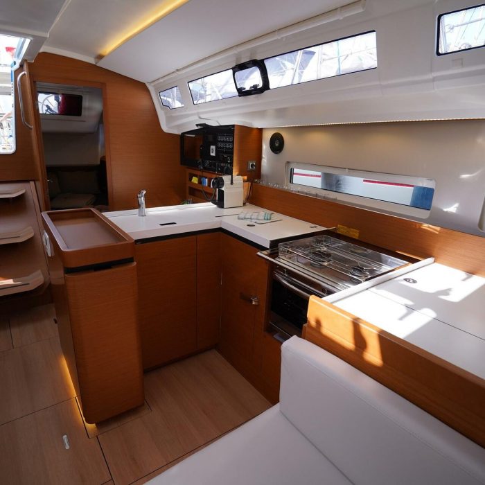 Free Me | Sun Odyssey 410 photo 19