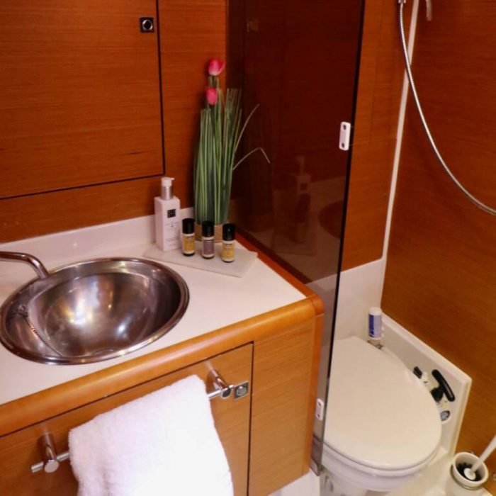 LADY LINDA | Sun Odyssey 439 photo 8