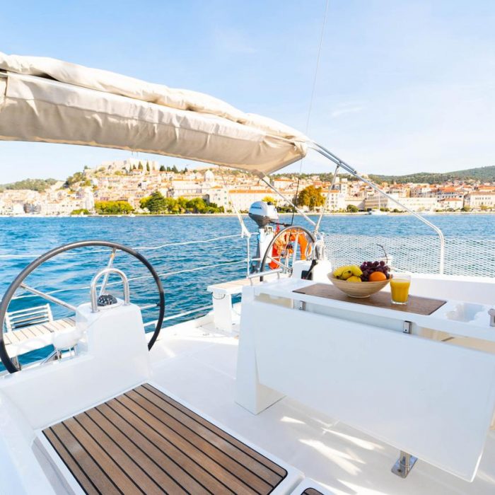 Aphrodite | Oceanis 38 photo 5