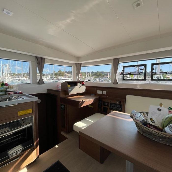 Fratelli | Lagoon 40 photo 18