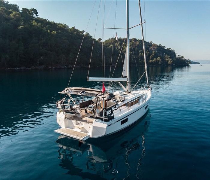 Nomad | Bavaria C42 photo 12