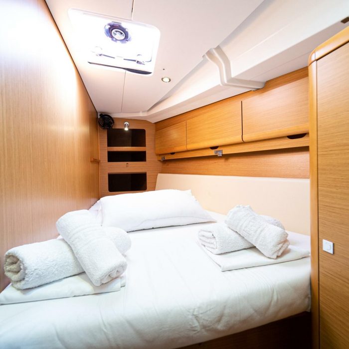 Beethoven ( with Bowthruster ,Solar Panels) photo 9