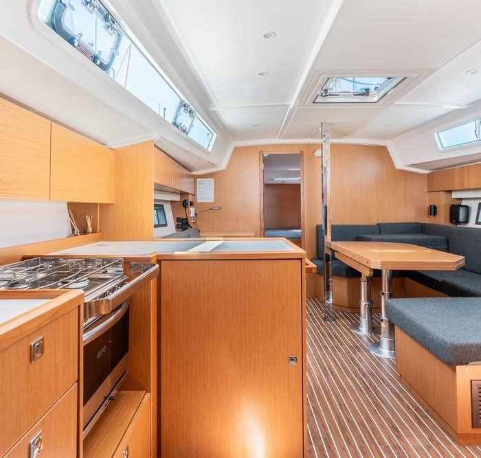Avra | Bavaria C42 photo 7