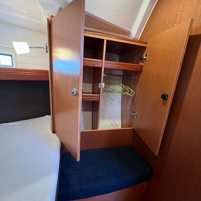 Bura | Bavaria Cruiser 37 photo 25