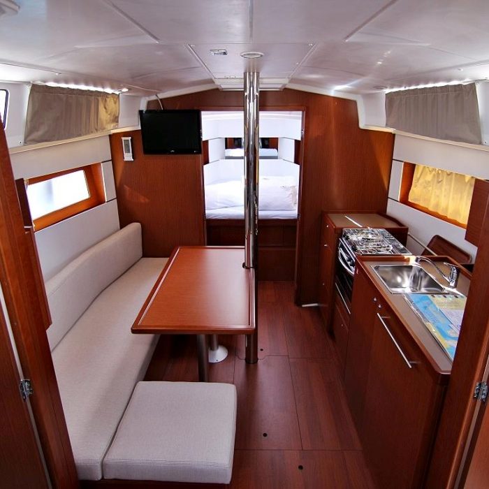 Elsa | Oceanis 38.1 photo 3
