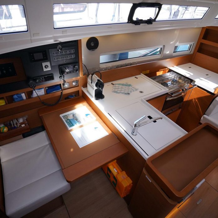 Free Me | Sun Odyssey 410 photo 16