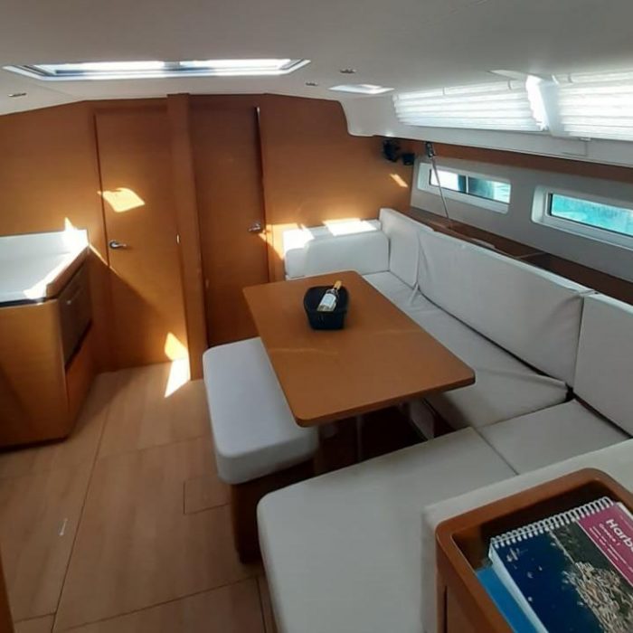 White Pearl | Sun Odyssey 490 photo 6