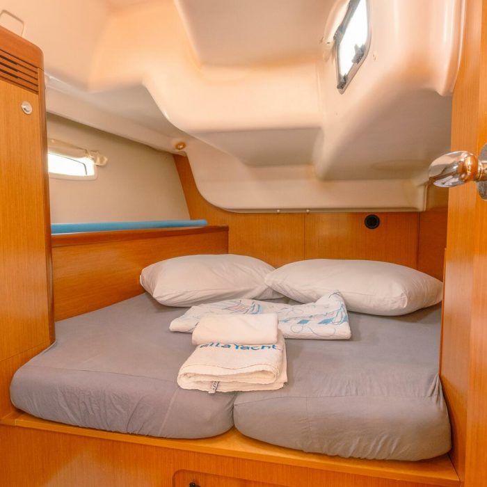 Premium | Oceanis 40 photo 32