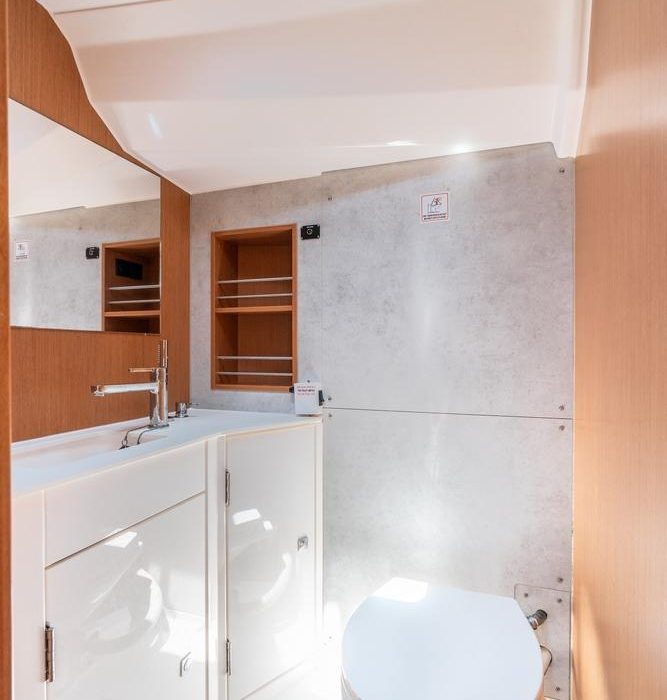 Avra | Bavaria C42 photo 20