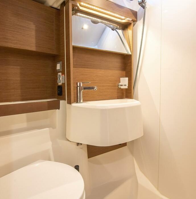 Hybris - Standard Line | Oceanis 51.1 photo 29