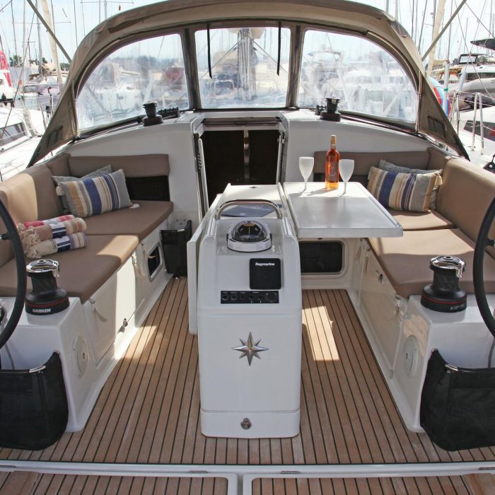 Crane | Sun Odyssey 440 photo 1