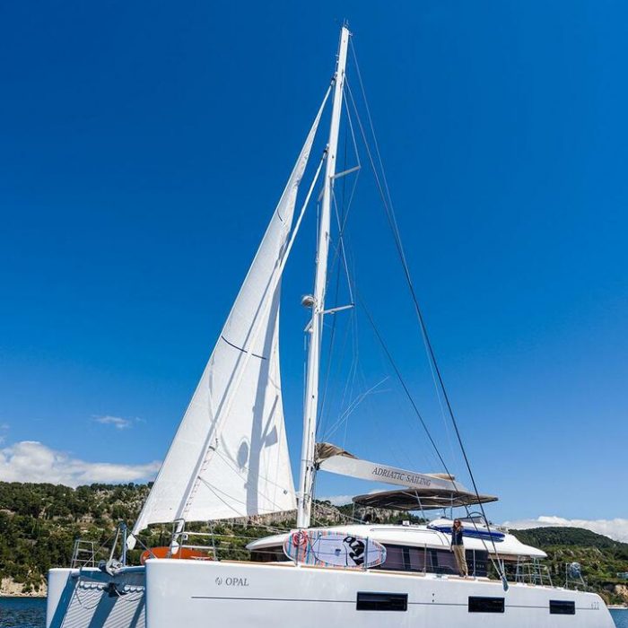 Opal | Lagoon 620 photo 3