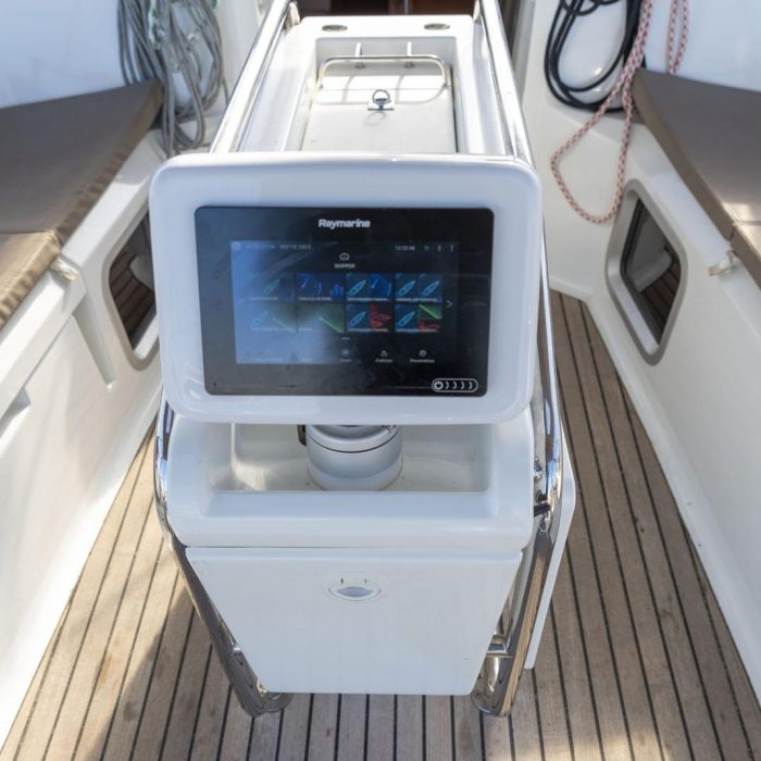 BarElli | Sun Odyssey 389 photo 6