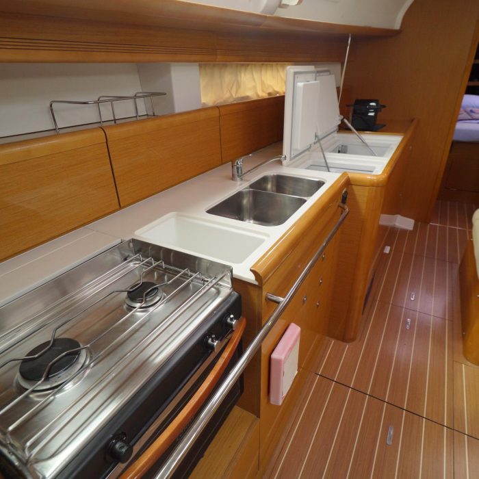 Night & Day | Sun Odyssey 44 i photo 12