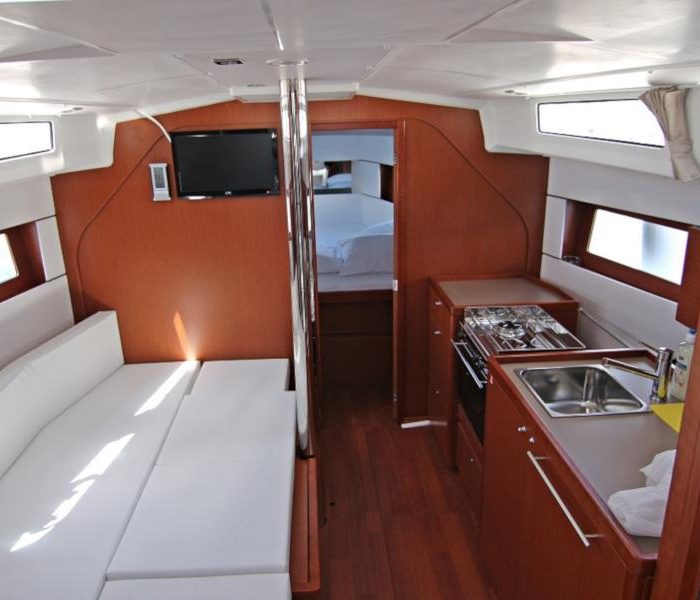 Aura | Oceanis 38.1 photo 5