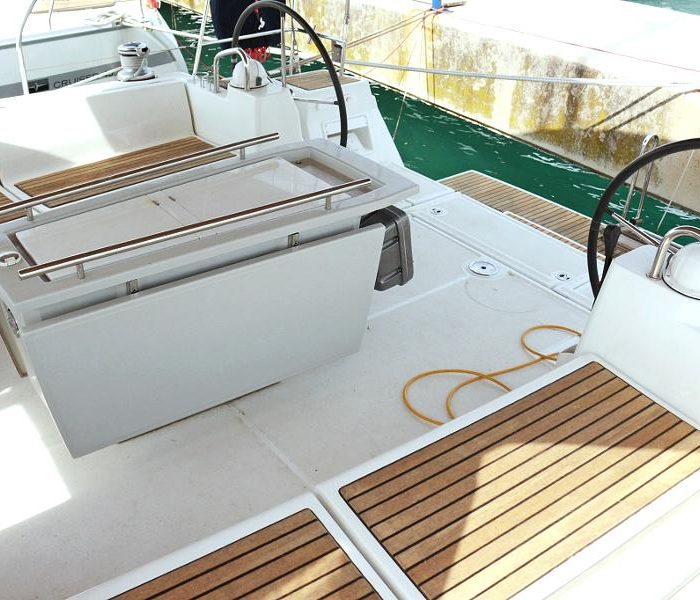 GOLDEN DREAMS | Oceanis 45 photo 4