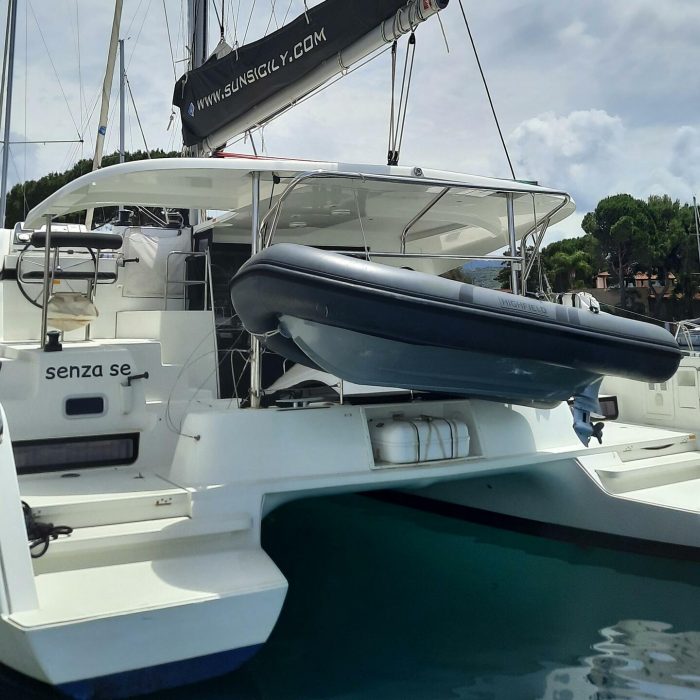Senza SE (A/C and Generator) | Lagoon 42 photo 1