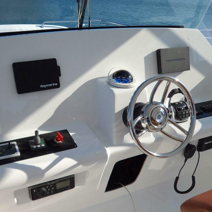 Over Reef | Power Catamaran photo 16