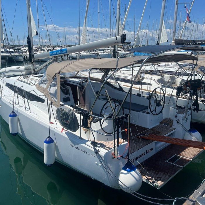 Princess Lara | Sun Odyssey 380 photo 1