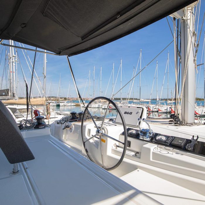 Long Island | Lagoon 46 photo 1